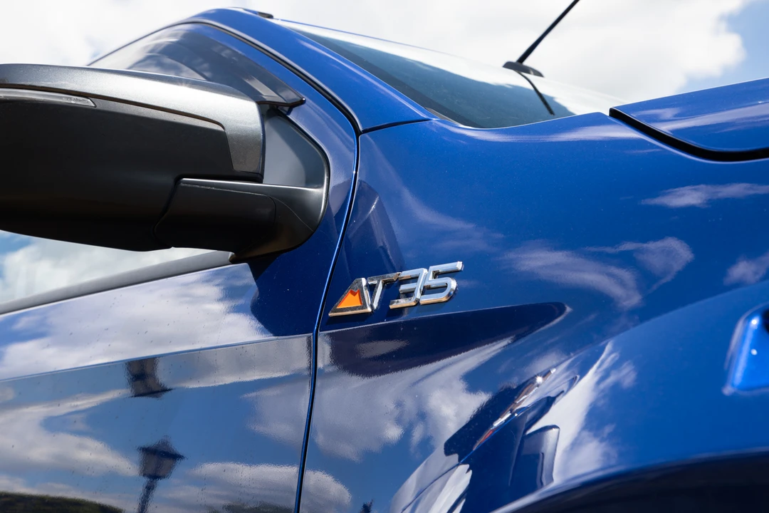 2022 Isuzu - Image 26 of 31