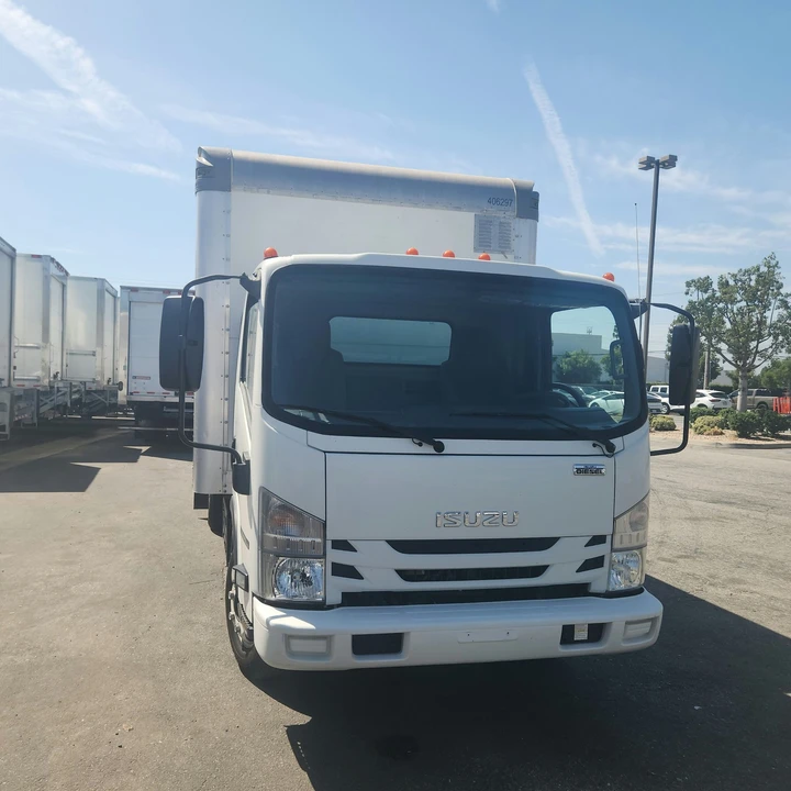 2022 Isuzu Elf - Image 3 of 31
