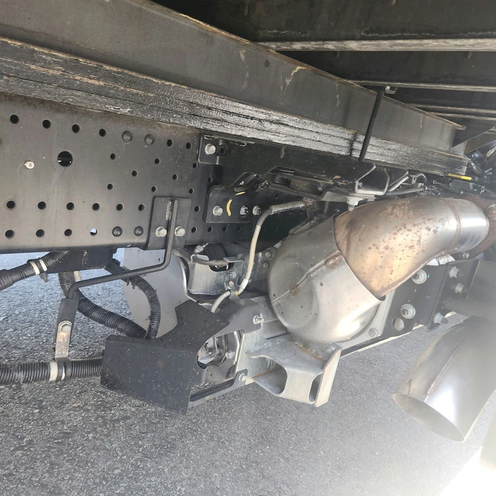 2022 Isuzu Elf - Image 24 of 31
