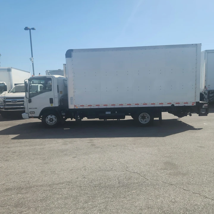 2022 Isuzu Elf - Image 5 of 31