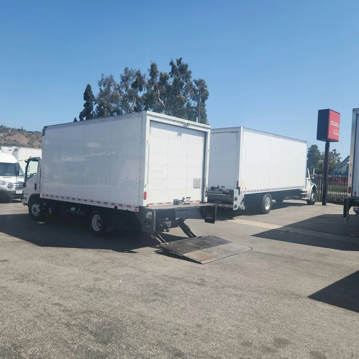 2022 Isuzu Elf - Image 31 of 31