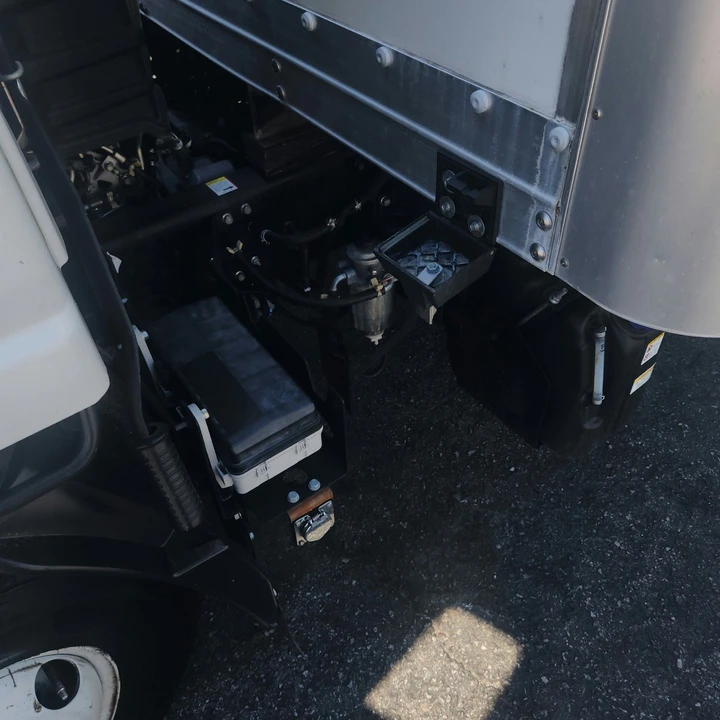 2022 Isuzu Elf - Image 12 of 31