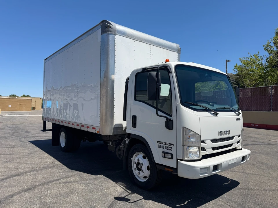 2022 Isuzu Elf - Image 3 of 29