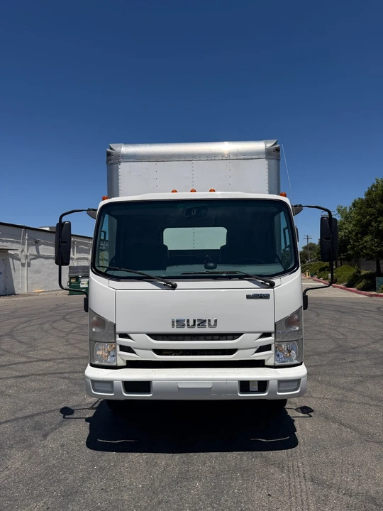 2022 Isuzu Elf - Image 2 of 29