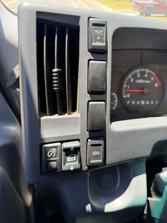 2022 Isuzu Elf - Image 26 of 29