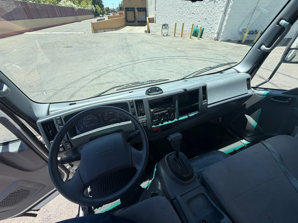 2022 Isuzu Elf - Image 18 of 29