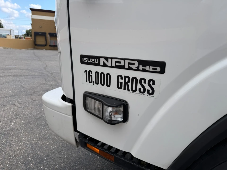 2022 Isuzu Elf - Image 16 of 29