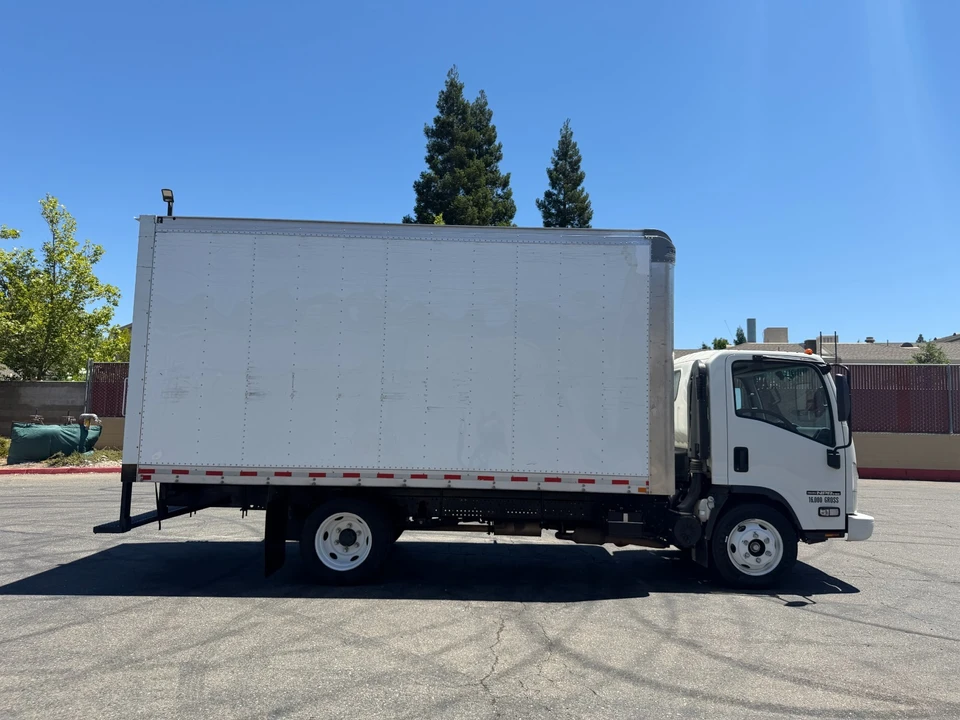 2022 Isuzu Elf - Image 4 of 29