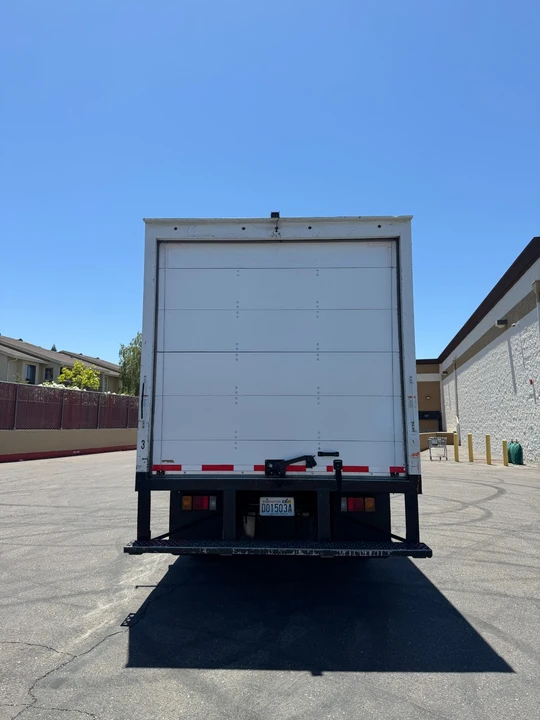 2022 Isuzu Elf - Image 6 of 29