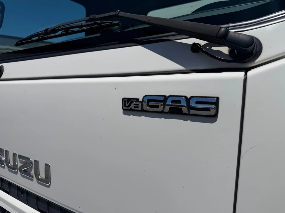 2022 Isuzu Elf - Image 15 of 29
