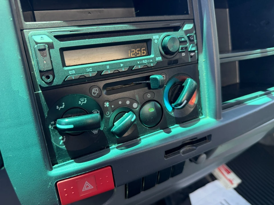 2022 Isuzu Elf - Image 28 of 29