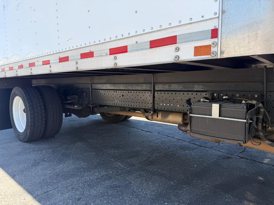 2022 Isuzu Elf - Image 13 of 29