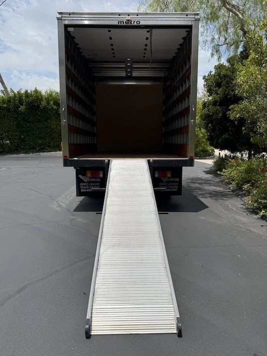 2022 Isuzu Elf - Image 13 of 27