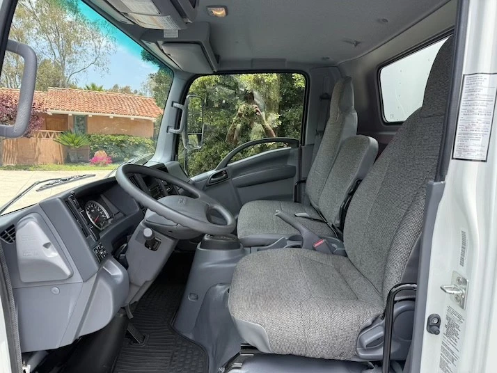 2022 Isuzu Elf - Image 16 of 27