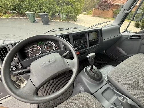 2022 Isuzu Elf - Image 19 of 27