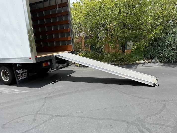 2022 Isuzu Elf - Image 14 of 27