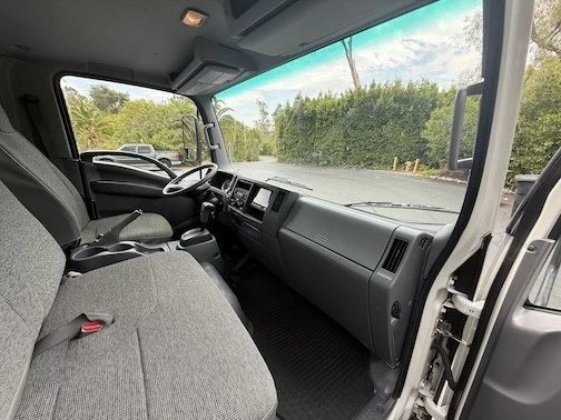 2022 Isuzu Elf - Image 23 of 27