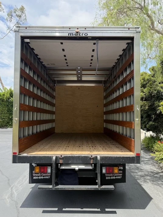 2022 Isuzu Elf - Image 8 of 27