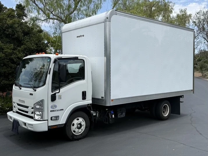 2022 Isuzu Elf - Image 3 of 27