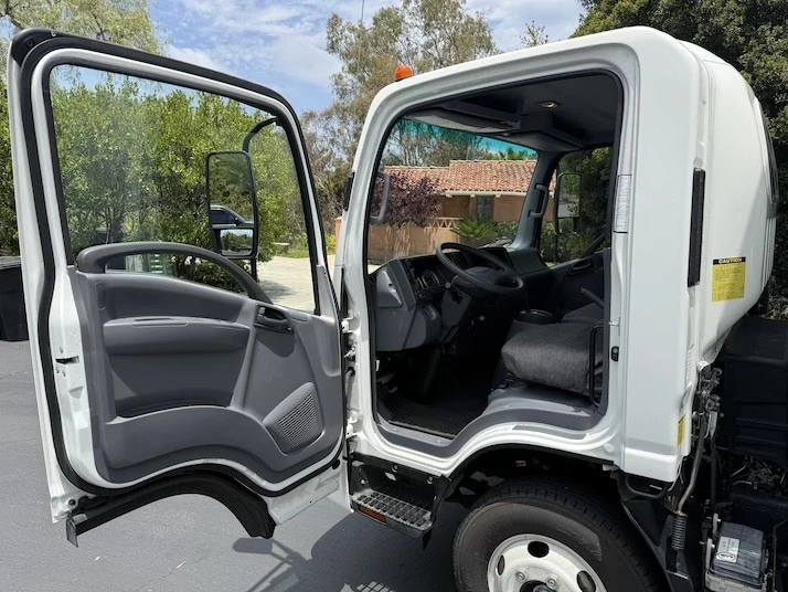 2022 Isuzu Elf - Image 15 of 27