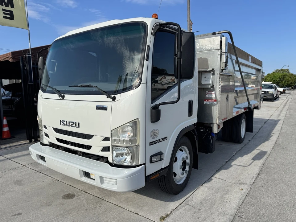 2022 Isuzu Elf - Image 2 of 19