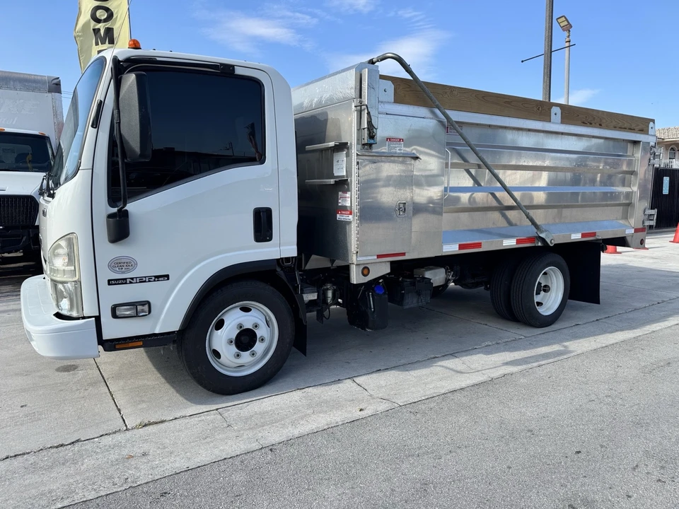 2022 Isuzu Elf - Image 4 of 19