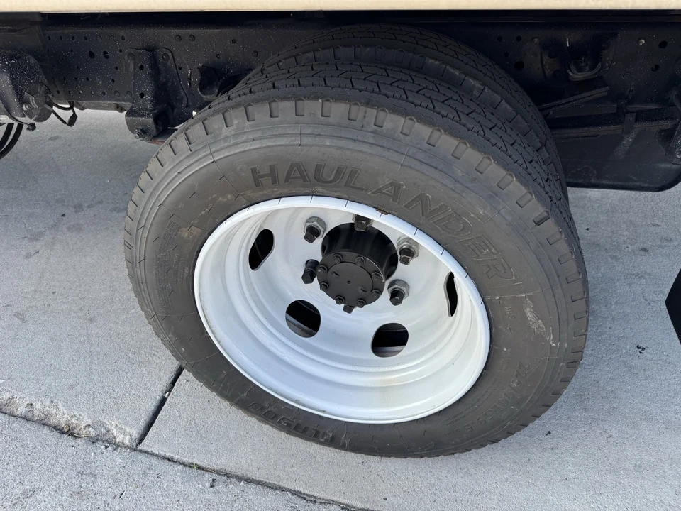 2022 Isuzu Elf - Image 10 of 19