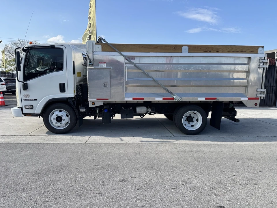 2022 Isuzu Elf - Image 9 of 19