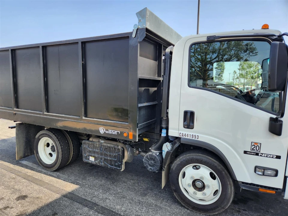 2022 Isuzu Elf - Image 8 of 12