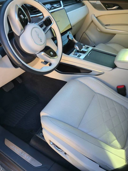 2022 Jaguar F-Pace - Image 6 of 12