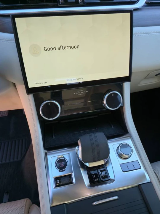 2022 Jaguar F-Pace - Image 5 of 12
