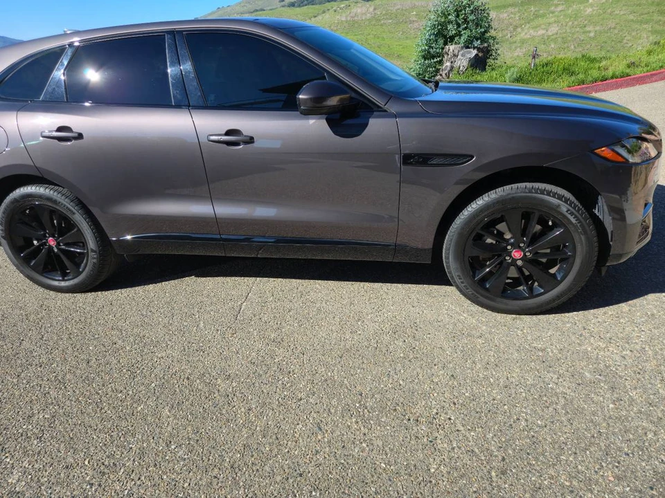 2022 Jaguar F-Pace - Image 2 of 12