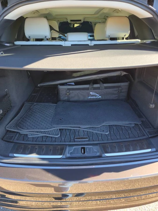 2022 Jaguar F-Pace - Image 10 of 12