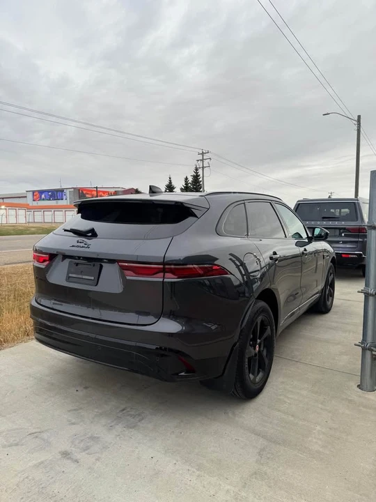 2022 Jaguar F-Pace - Image 3 of 8