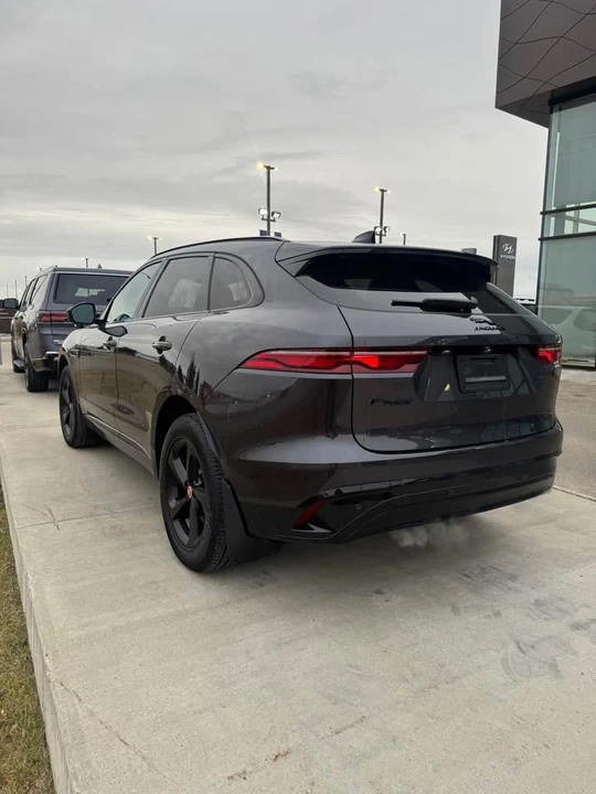 2022 Jaguar F-Pace - Image 2 of 8