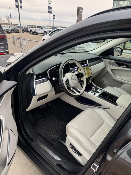 2022 Jaguar F-Pace - Image 5 of 8