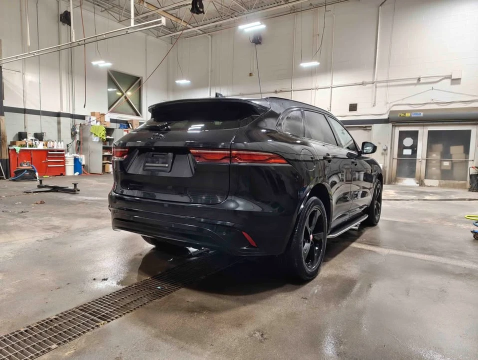 2022 Jaguar F-Pace - Image 4 of 8
