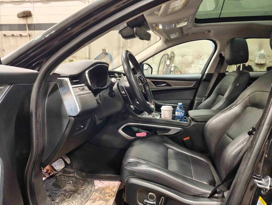 2022 Jaguar F-Pace - Image 6 of 8