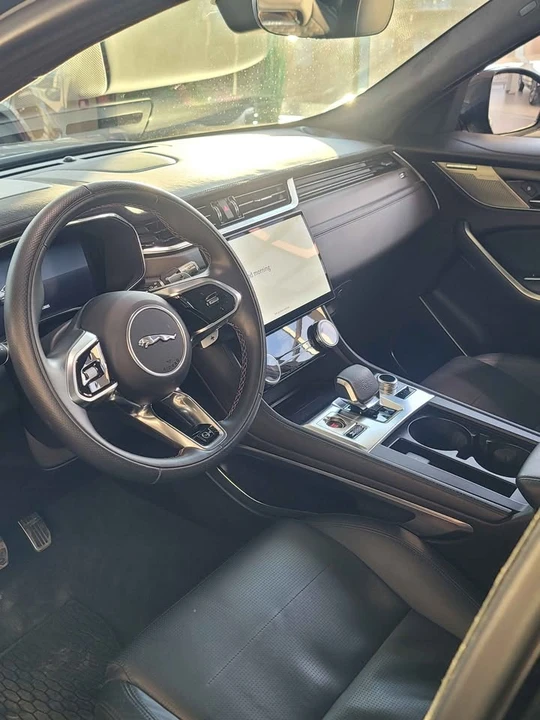 2022 Jaguar F-Pace - Image 6 of 8