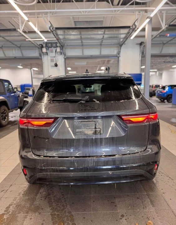 2022 Jaguar F-Pace - Image 5 of 6