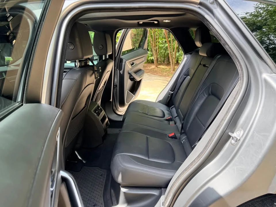 2022 Jaguar F-Pace - Image 8 of 9