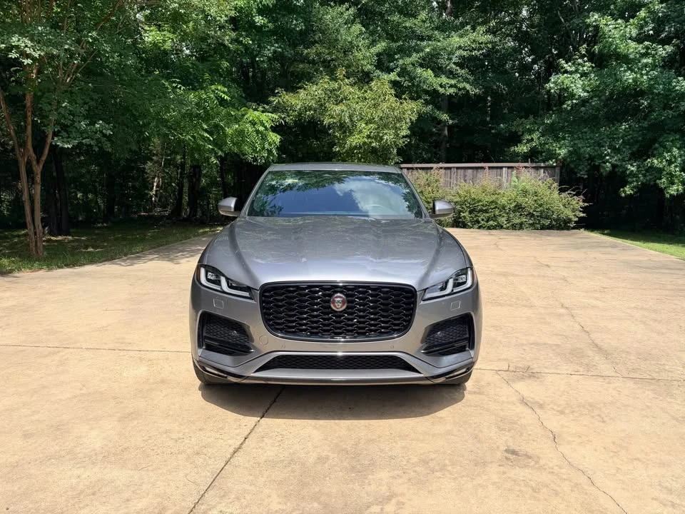 2022 Jaguar F-Pace - Image 2 of 9