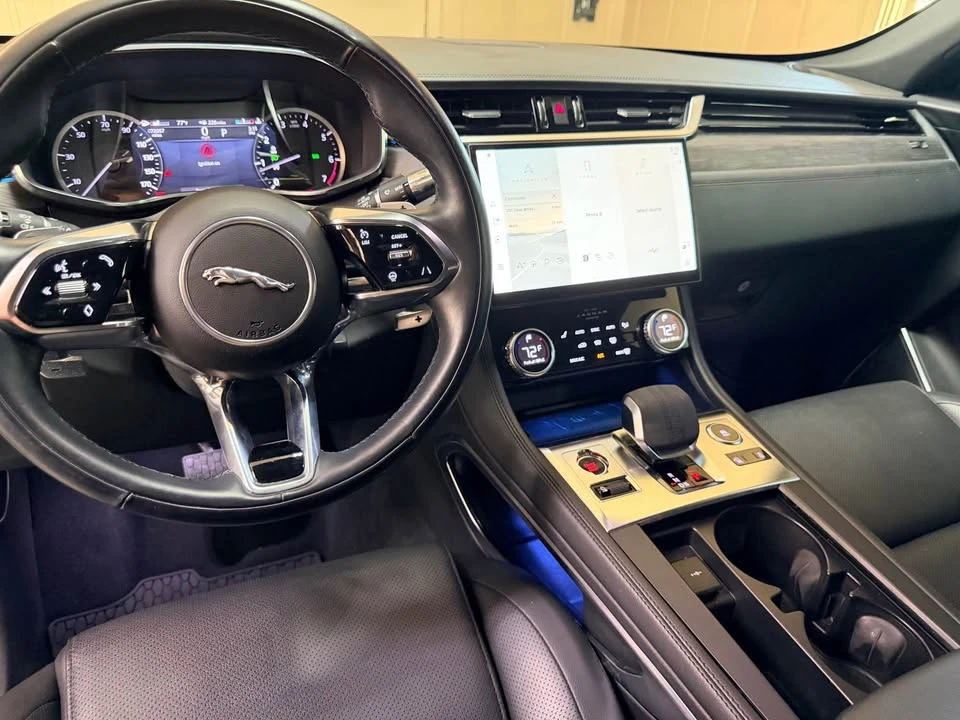 2022 Jaguar F-Pace - Image 7 of 9