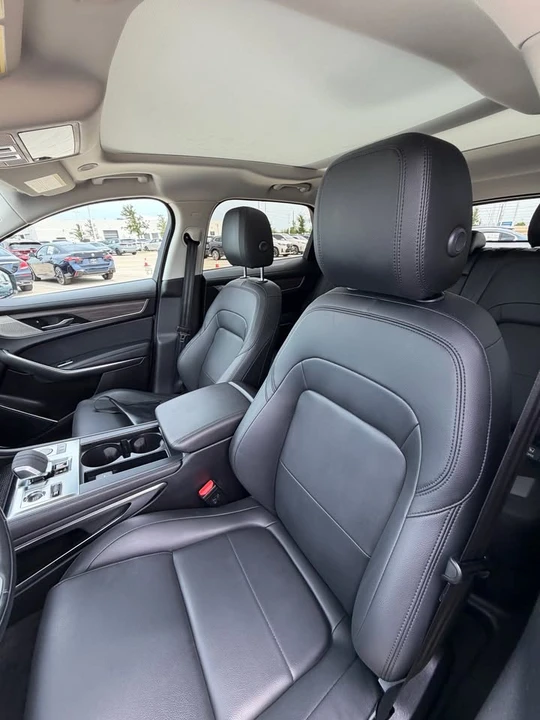 2022 Jaguar F-Pace - Image 7 of 10