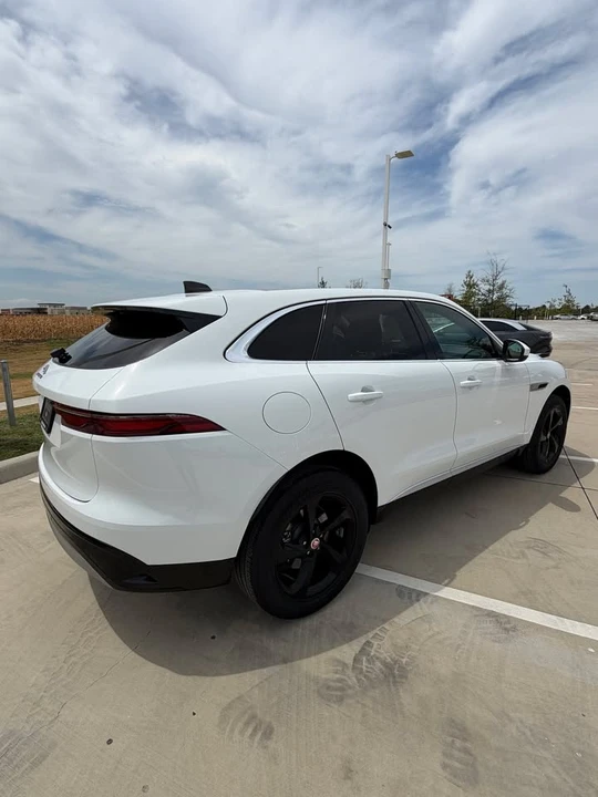 2022 Jaguar F-Pace - Image 3 of 10