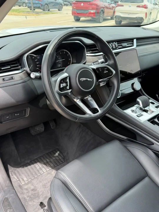 2022 Jaguar F-Pace - Image 6 of 10