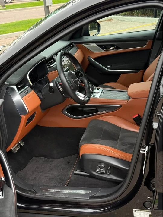 2022 Jaguar F-Pace - Image 5 of 6