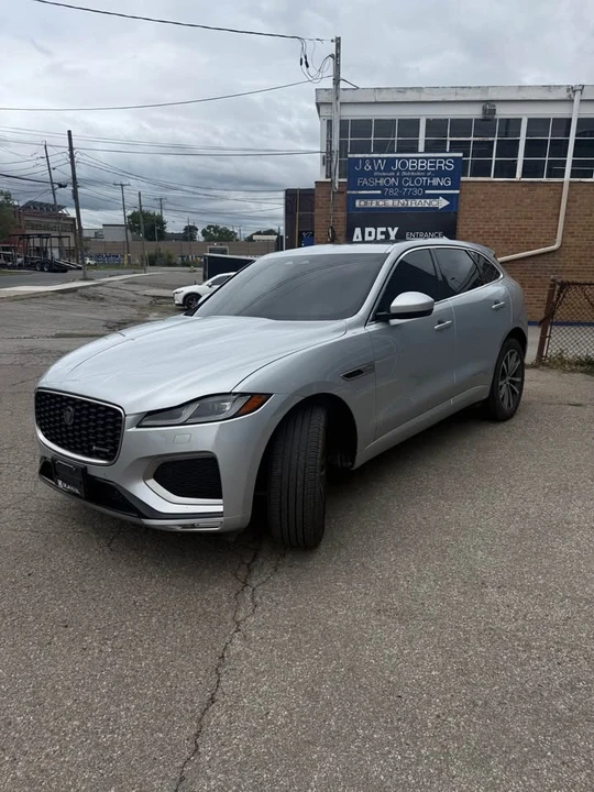 2022 Jaguar F-Pace - Image 2 of 9