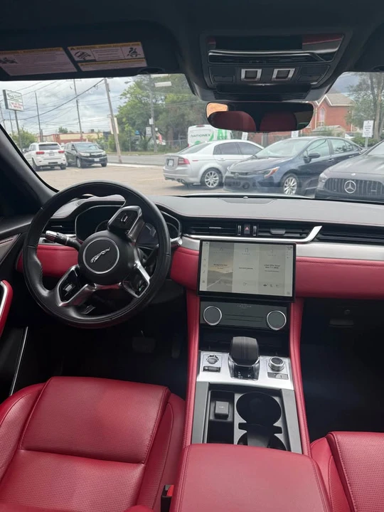 2022 Jaguar F-Pace - Image 8 of 9