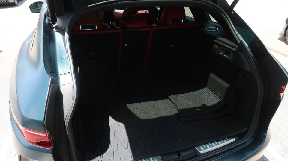 2022 Jaguar F-Pace - Image 15 of 20